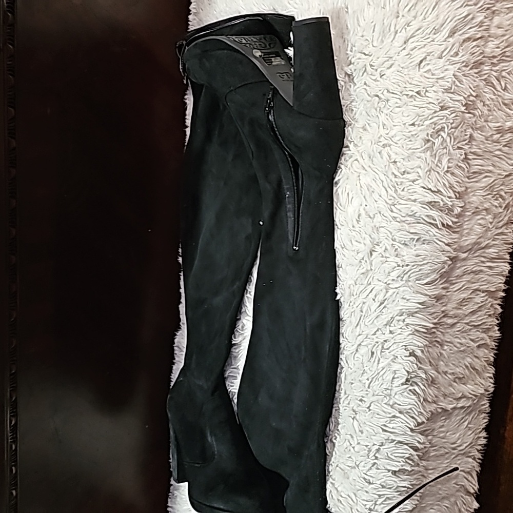 Boots - Picture 3 of 3